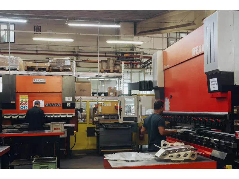 Piegatrici Amada e Schiavi.webp